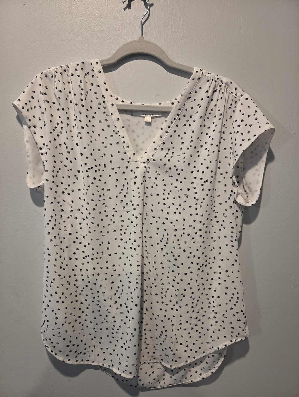 Polka Dot V-Neck Short Sleeve Blouse - White/Black Sz. L